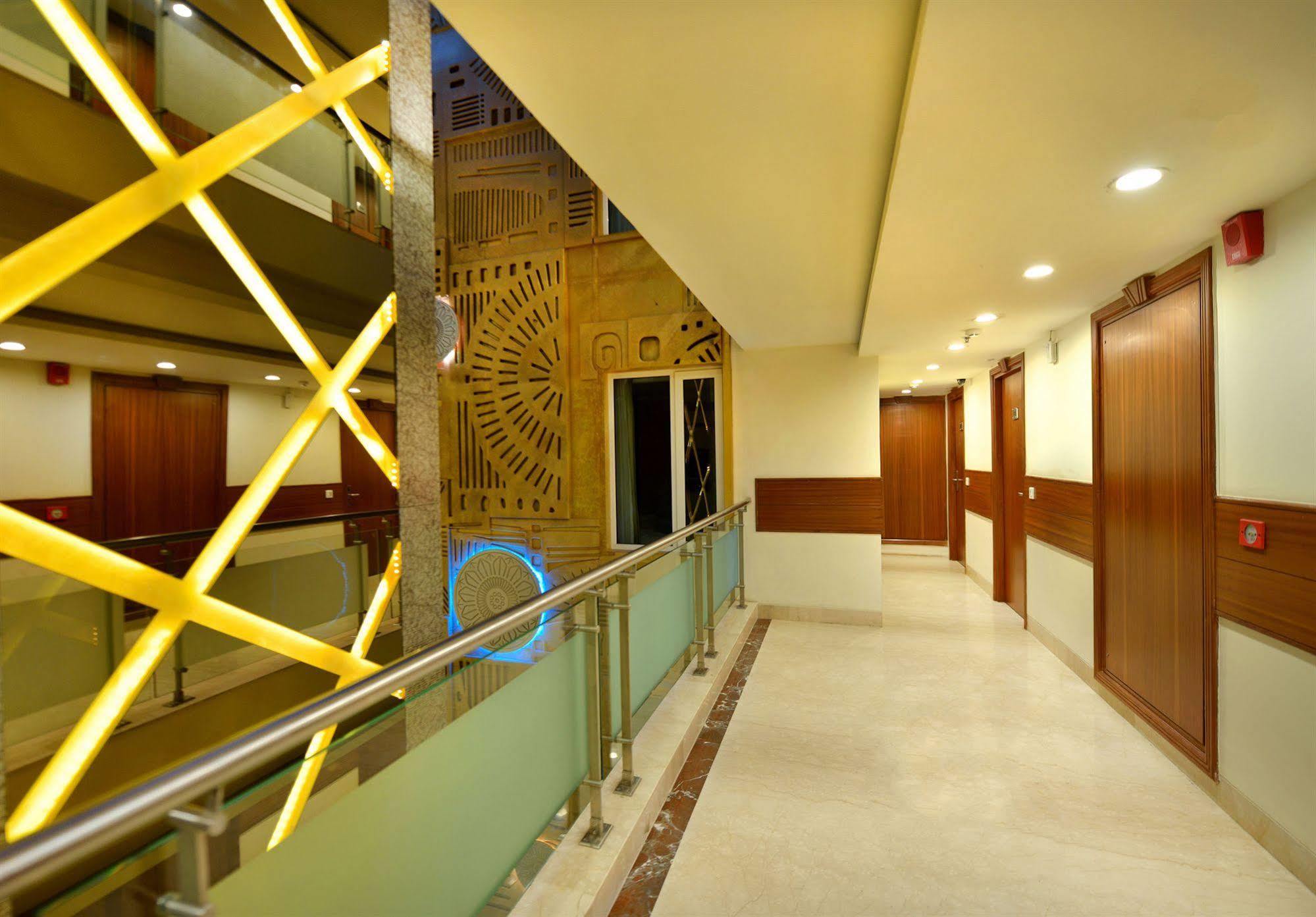 Hotel Regent Grand Nova Deli Exterior foto